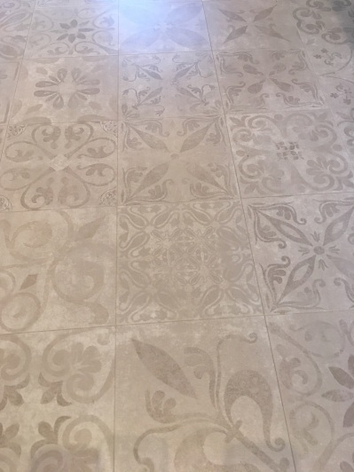 Tile effect laminate floor